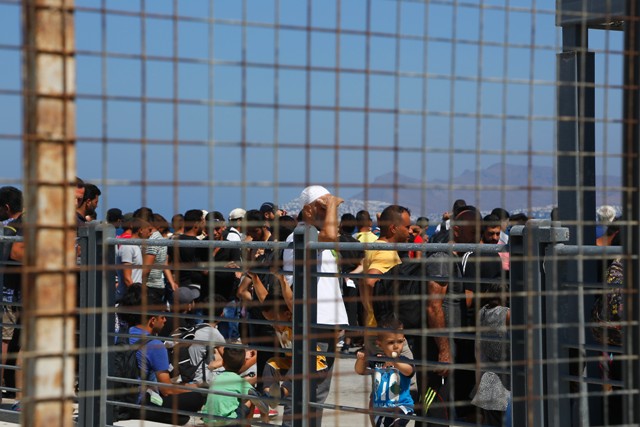 Σε κατάσταση ασφυξίας Χίος, Μυτιλήνη και Σάμος – Πάνω από 10.000 οι μετανάστες [πίνακες]