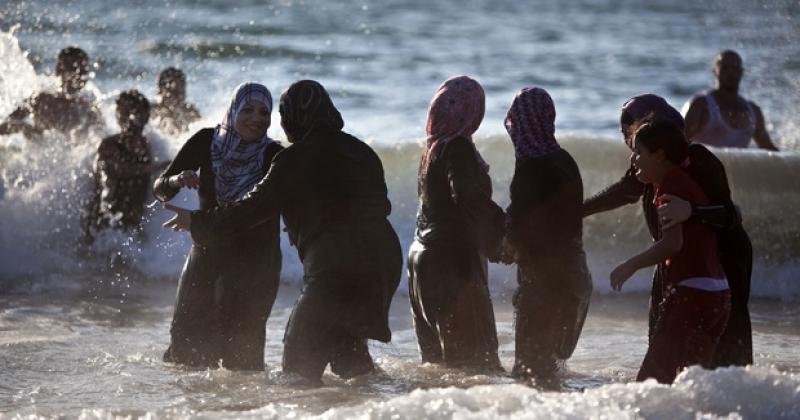 Απαγόρευση του «μπουρκίνι» στις παραλίες των Καννών για λόγους δημόσιας τάξης