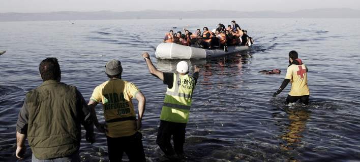Πρόσφυγες προσπαθούν να φτάσουν στα νησιά παρά τους ισχυρούς ανέμους -Επιχείρηση διάσωσης στη Λέσβο για βάρκα που μετέφερε 14 άτομα