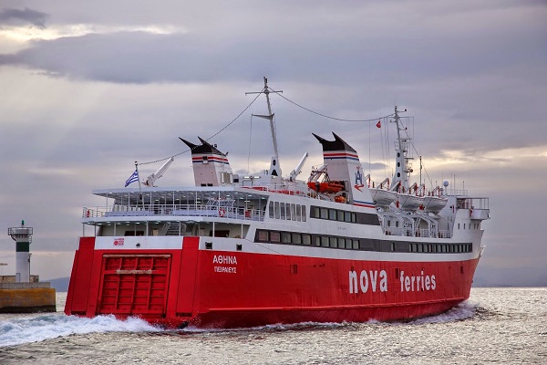 Μηχανική βλάβη παρουσίασε το πλοίο «Αθηνά»