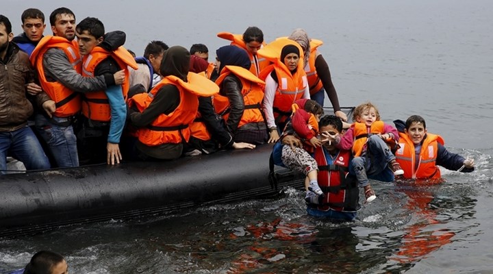 Αυξάνονται και πάλι οι μεταναστευτικές ροές – Μέσα σε λίγες ώρες βάρκες με μετανάστες σε Κρήτη, Κάρπαθο και Λέσβο