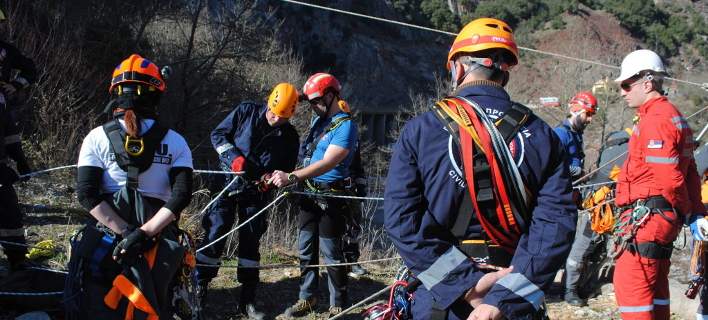 Στην Ιταλία για να συμμετάσχει στις έρευνες για την ανεύρεση επιζώντων η Επίλεκτη Ομάδα Ειδικών Αποστολών Ελλάδας