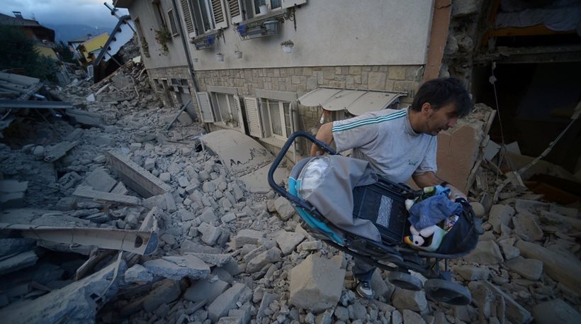 Σεισμός Ιταλίας: Κατέρρευσε ιστορικό ξενοδοχείο – Άγνωστος ο αριθμός των εγκλωβισμένων