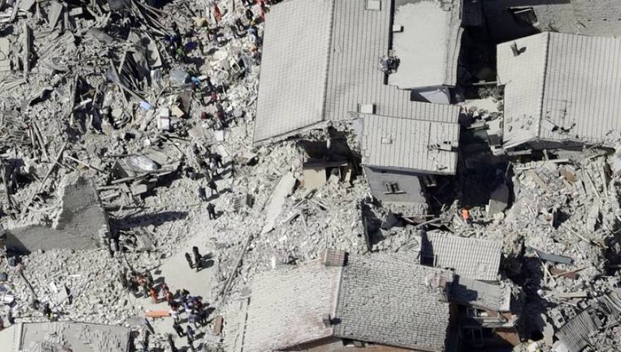 Ιταλία: Συγκλονιστικές εικόνες από το πριν και το μετά τεσσάρων χωριών που ισοπεδώθηκαν από το σεισμό (φωτό)