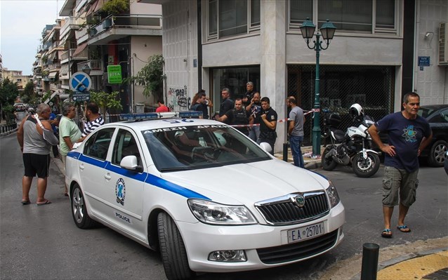 Ένοπλη ληστεία σε σούπερ μάρκετ στην Χαλκηδόνα –  Ένας τραυματίας