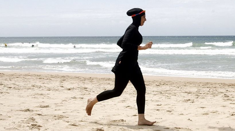 Γιατί αναστέλλει την απαγόρευση των μπουρκίνι η Γαλλία;