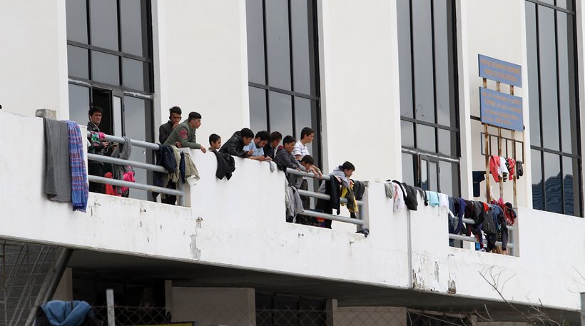 Υγειονομική «βόμβα» το κέντρο φιλοξενίας προσφύγων στο Ελληνικό
