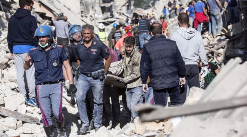 Σεισμός Ιταλίας: Ψάχνουν ακόμα για εγκλωβισμένους- Υπάρχει ακόμα ελπίδα, λέει Ιταλός διασώστης