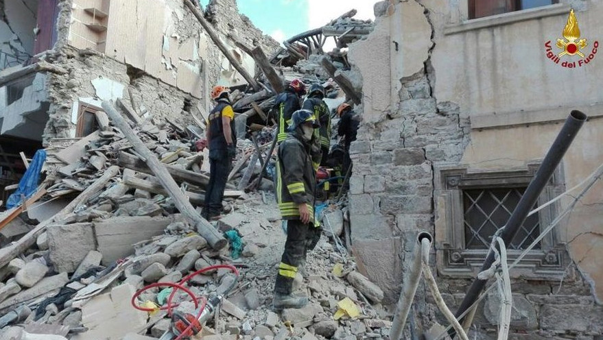 Ανείπωτη η τραγωδία στην Ιταλία: 281 νεκροί, 388 τραυματίες και 2.500 άστεγοι (φωτό)