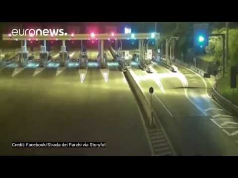 Ιταλία: Η στιγμή που οι αυτοκινητόδρομοι σείονται από το φονικό σεισμό της Τετάρτης (vid)