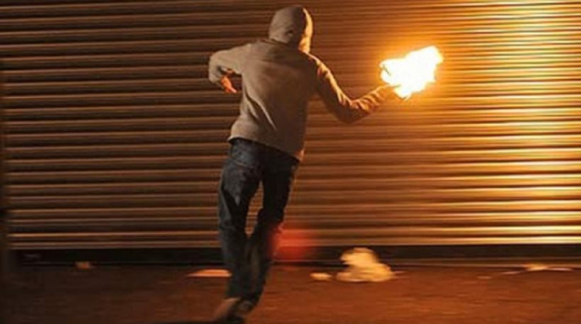 Επίθεση με μολότοφ τα ξημερώματα σε διμοιρία των ΜΑΤ στο Πολυτεχνείο