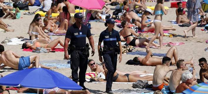 Γαλλία: Η Νίκαια αποσύρει την απαγόρευση για το μπουρκίνι – Παράνομο έκρινε το μέτρο το τοπικό δικαστήριο