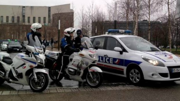 Νέος συναγερμός στο Παρίσι – Μαχαίρωσαν αστυνομικό στο λαιμό