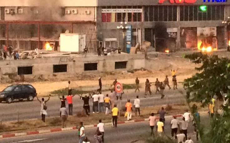 Γκαμπόν: Δυο νεκροί μετά τις ταραχές για τα αποτελέσματα των Προεδρικών εκλογών [φωτό & βίντεο]