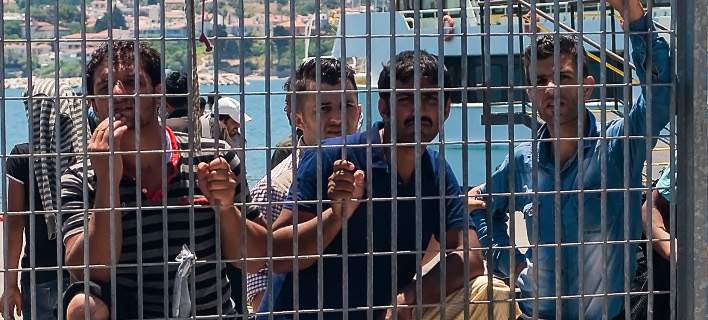 Άγριες συμπλοκές μεταξύ μεταναστών στο κέντρο φιλοξενίας της Μόριας (φωτό)