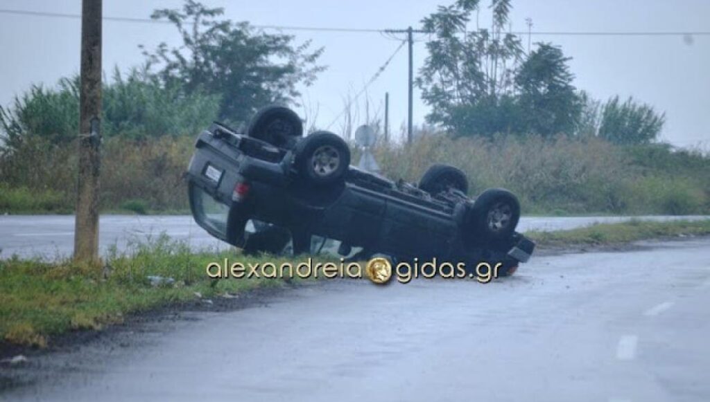 Θεσσαλονίκη: Στρατιωτικό όχημα που μετέφερε τρία στελέχη ανατράπηκε στη μέση του δρόμου (φωτό)