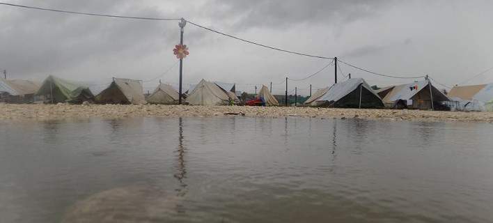 Πλημμύρισε ο καταυλισμός προσφύγων στα Ιωάννινα από την έντονη βροχόπτωση (φωτό)