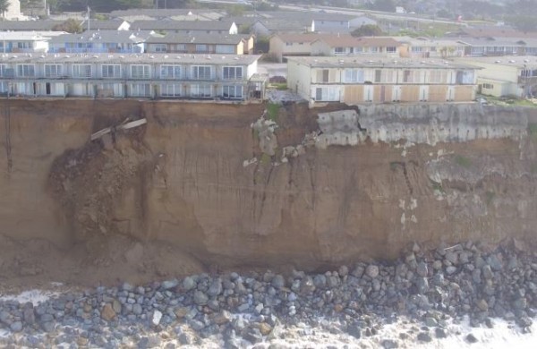 Η πόλη στο «τέλος του κόσμου»… καταρρέει μπροστά στην κάμερα (vid)