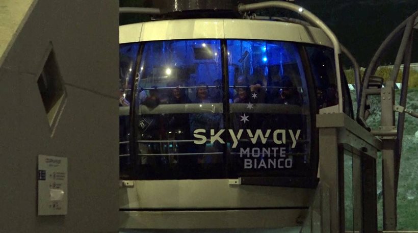Απεγκλωβίστηκαν οι 33 άνθρωποι πέρασαν τη νύχτα στο τελεφερίκ πάνω από τις Γαλλικές Άλπεις