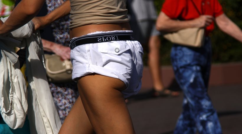 Αυτό θα πει θράσος! Έφηβοι επιτέθηκαν σεξουαλικά σε γυναίκες και συγκρούστηκαν με τους συζύγους τους