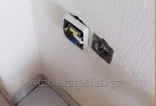 Κεραυνός σε σπίτι στα Γρεβενά- “Τίναξε” όλες τις μπρίζες τηλεφώνου (φωτό)