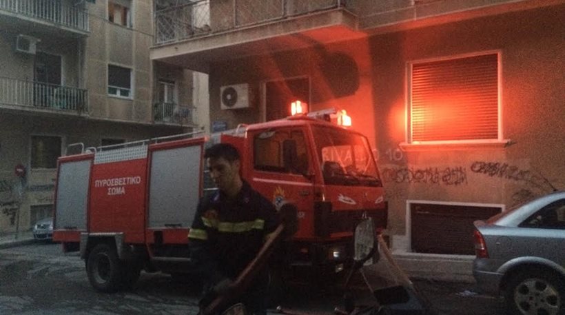 Τραγική κατάληξη από τη φωτιά σε σπίτι στην Κυψέλη- Υπέκυψε στα τραύματά του ο άνδρας που απεγκλώβισαν