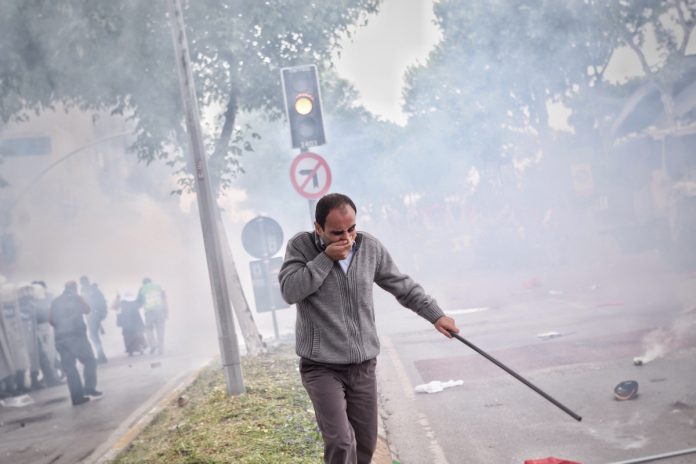 Συλλήψεις, δακρυγόνα και αντλίες νερού σε διαδήλωση εκπαιδευτικών στην Τουρκία