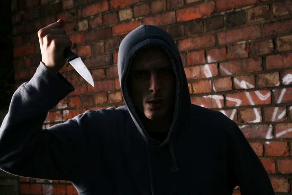 Καλλιθέα: «Ο ομογενής απείλησε τον αστυνομικό με μαχαίρι», σύμφωνα με μαρτυρίες (vid)