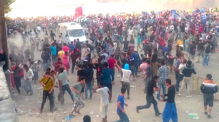 Bίντεο: Σε «Ιερό Πόλεμο» καλούν οι εξεγερμένοι πρόσφυγες και μετανάστες στην Λέσβο!