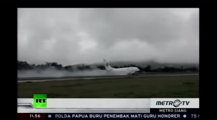 Boeing 737 κάνει επικίνδυνους ελιγμούς κατά τη διάρκεια προσγείωσης (vid)