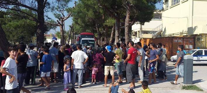 Ξεσηκώθηκαν οι πρόσφυγες στα Διαβατά με μέλη του ΕΛΚ (εικόνες)