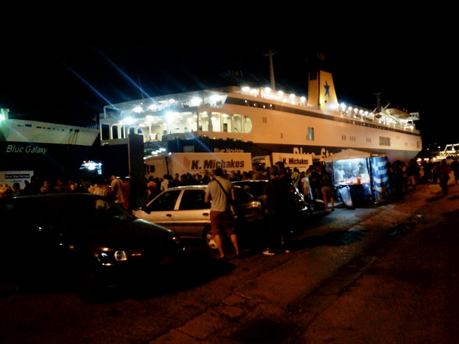 Με καθυστέρηση αναχώρησαν τρία πλοία για Κρήτη μετά από τηλεφώνημα για βόμβα