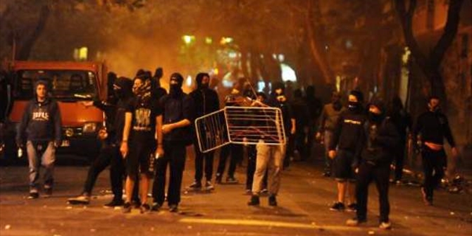 Για δεύτερη συνεχόμενη βραδιά αναρχικοί επιτέθηκαν στα ΜΑΤ – Πεδίο μάχης η Πατησίων