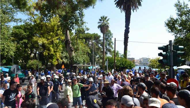 Λέσβος: Πάλι χάος στη Μόρια  – 300 μετανάστες συγκρούστηκαν με την Αστυνομία