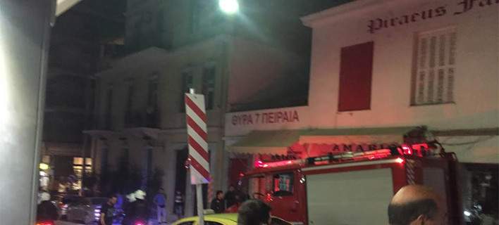 Επίθεση με μολότοφ και ρίψη αντικειμένων στον σύνδεσμο οπαδών του Ολυμπιακού στον Πειραιά