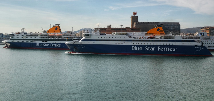 Τηλεφώνημα για βόμβα στο πλοίο Blue Star II