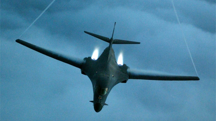 Βομβαρδιστικό των ΗΠΑ πετά για πρώτη φορά τόσο κοντά στη Β. Κορέα