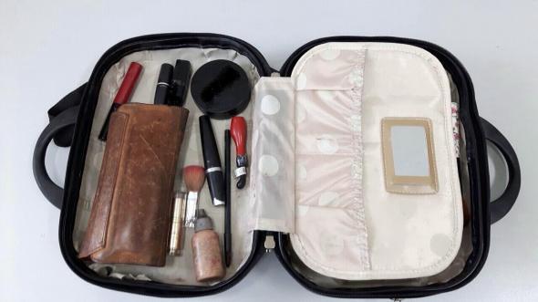 Κοκαΐνη μέσα στα καλλυντικά της μετέφερε 23χρονη από τη Βενεζουέλα, συνελήφθη στο Ελ.Βενιζέλος (φωτό)