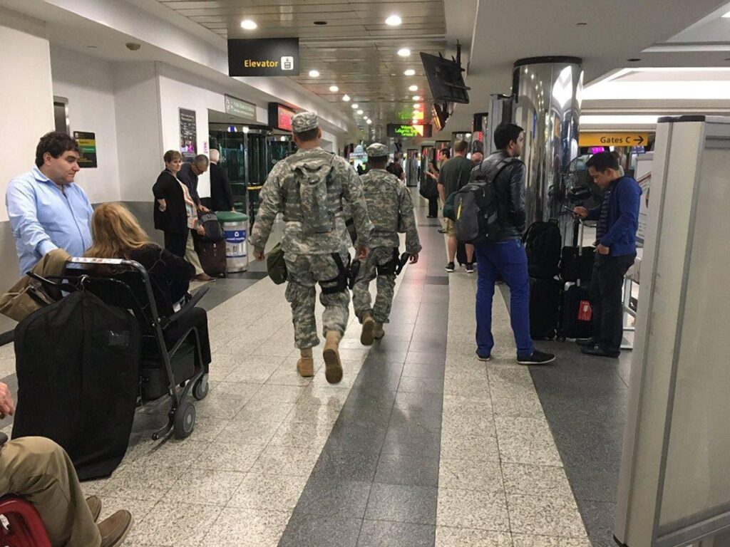 Νέα Υόρκη: Συναγερμός στο αεροδρόμιο Λαγκουάρντια λόγω ύποπτου αυτοκινήτου – Αστυνομία και Στρατός στο σημείο (vid)