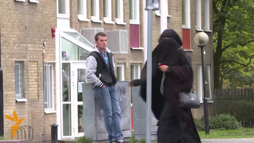 Σουηδία: Τέσσερις τραυματίες από πυροβολισμούς στην «προσφυγούπολη» του Μάλμε