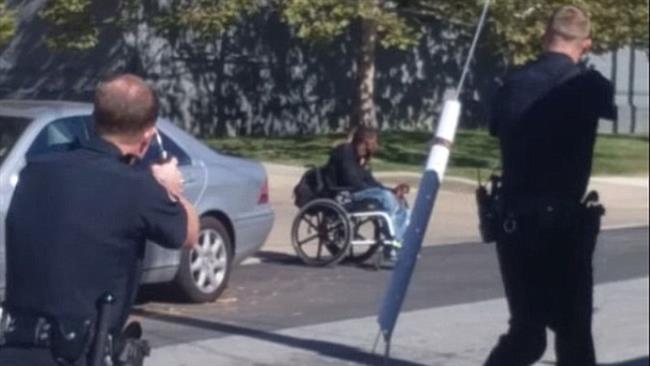 Νέο κύμα οργής στις ΗΠΑ: Αστυνομικοί εκτέλεσαν Αφροαμερικανό με νοητική υστέρηση (φωτό, βίντεο)