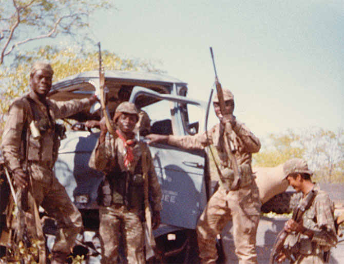 Bίντεο: Οι περιβόητοι Βuffalo Soldiers του Απαρτχάιντ – Όταν μαύροι στρατιώτες πολεμούσαν για τις λευκές νοτιοαφρικανικές κυβερνήσεις