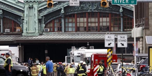 Μία γυναίκα νεκρή και 108 τραυματίες ο τελικός απολογισμός του σιδηροδρομικού δυστυχήματος στο Νιου Τζέρσεϊ