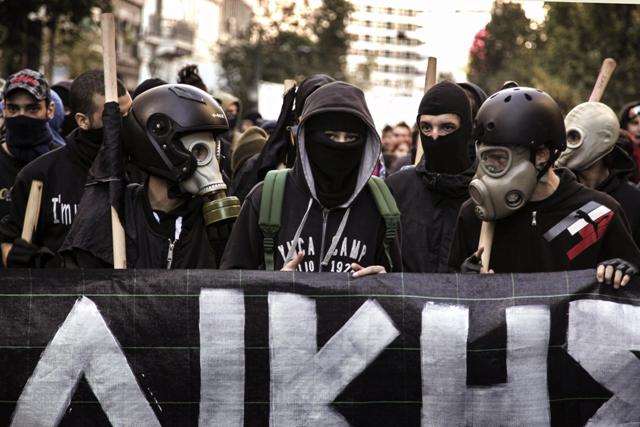 Αναρχικοί με επιστολή τους εξαπολύουν απειλές κατά αστυνομικών – «Για κάθε νεκρό αλάνι, δέκα σφαγμένοι ρουφιάνοι»