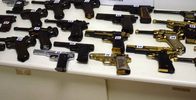 Ηλικιωμένος είχε στήσει ‘μπίζνα’ με άδειες οπλοκατοχής