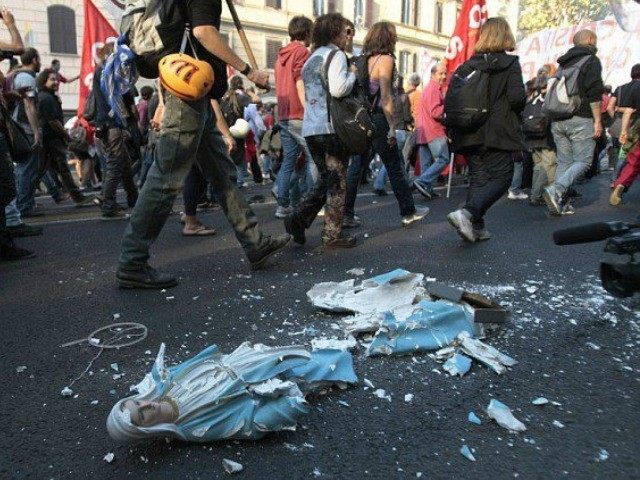 Ιταλία: “Οικονομικός” μετανάστης σε κατάσταση αμόκ κατέστρεψε εκκλησίες [φωτό-βίντεο]