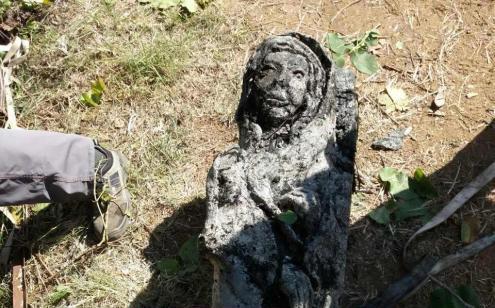 Νεμέα: Αρχαία αγάλματα κρυμμένα σε πηγάδι βάθους 1,6μ. – Εξάρθρωση διεθνούς σπείρας αρχαιοκάπηλων από την ΕΛ. ΑΣ. (φωτό)