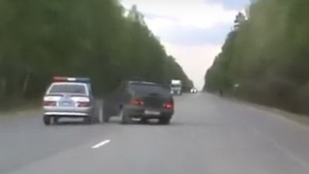 Ρωσία: Μια συνηθισμένη καταδίωξη κατέληξε σε … (βίντεο)