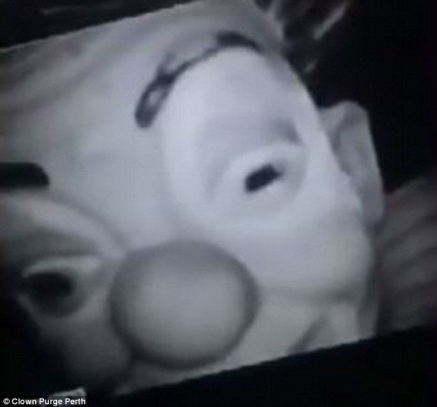 Διαστάσεις επιδημίας παίρνουν οι επιθέσεις τρομακτικών κλόουν στις ΗΠΑ – Δείτε τα βίντεο