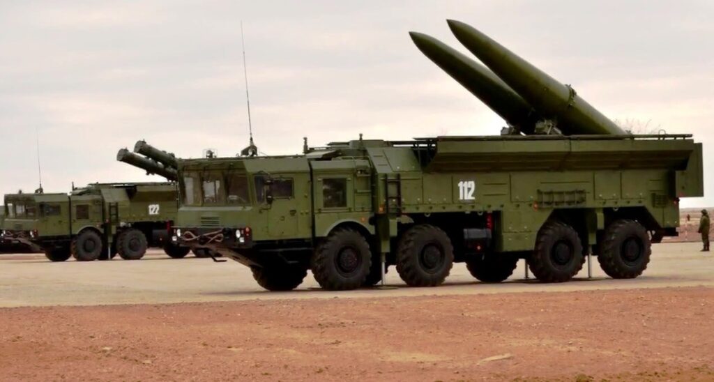 Θωρακίζει με επιπλέον βλήματα Iskander-M το Καλίνινγκραντ η Μόσχα – Έφτασαν με πλοία του ρωσικού Ναυτικού (βίντεο – φωτογραφίες)